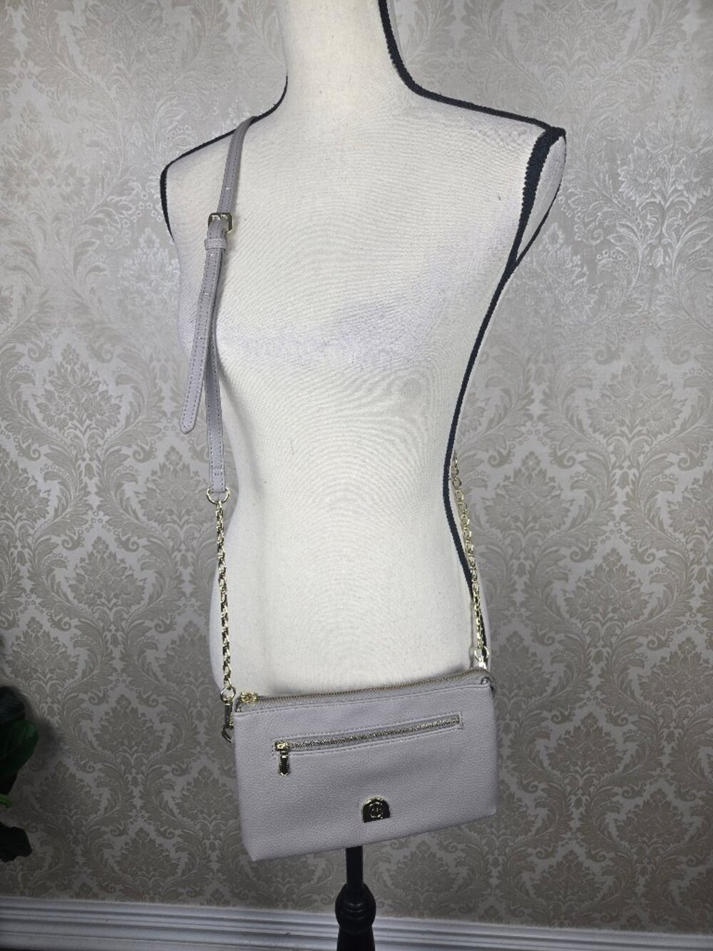 House of Harlow 1960 Mauve Crossbody Bag Faux Leather Pockets Card Slots Top Zip